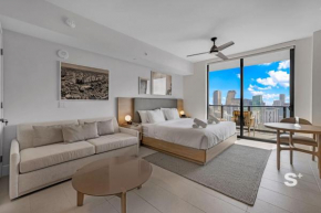 Sky High Stay Sleek Studio in the Heart of the City